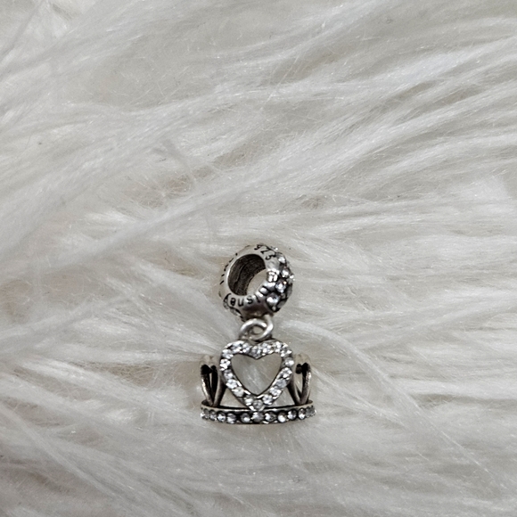 Crown heart charm - Picture 1 of 1